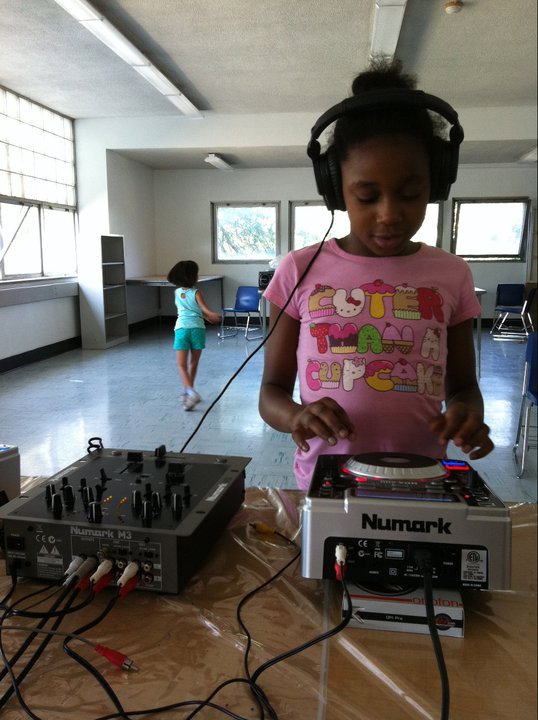 DJ